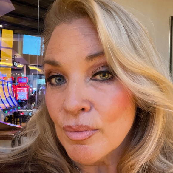 Meet your Posher, Lisa - Picture 2 of 14